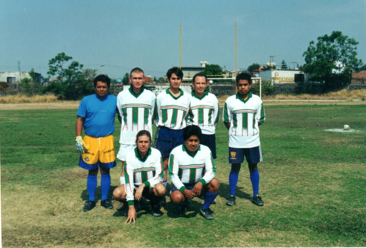 Integrantes del SITAUAEM en el campo
